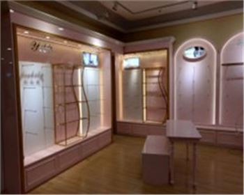 河南創(chuàng)鑫烤漆展柜廠家告訴你訂做不銹鋼板珠寶展柜選哪一種，單體展柜or拼接展柜